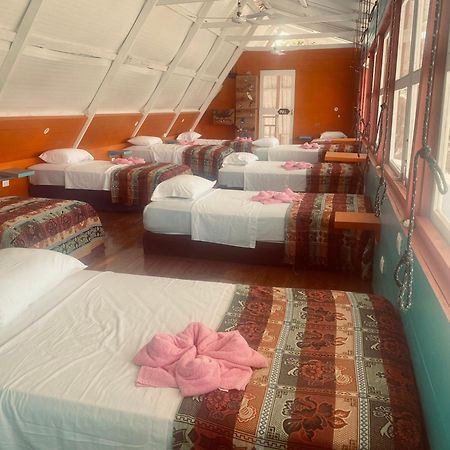 Hotel La Casa Rosada Lívingston Eksteriør billede