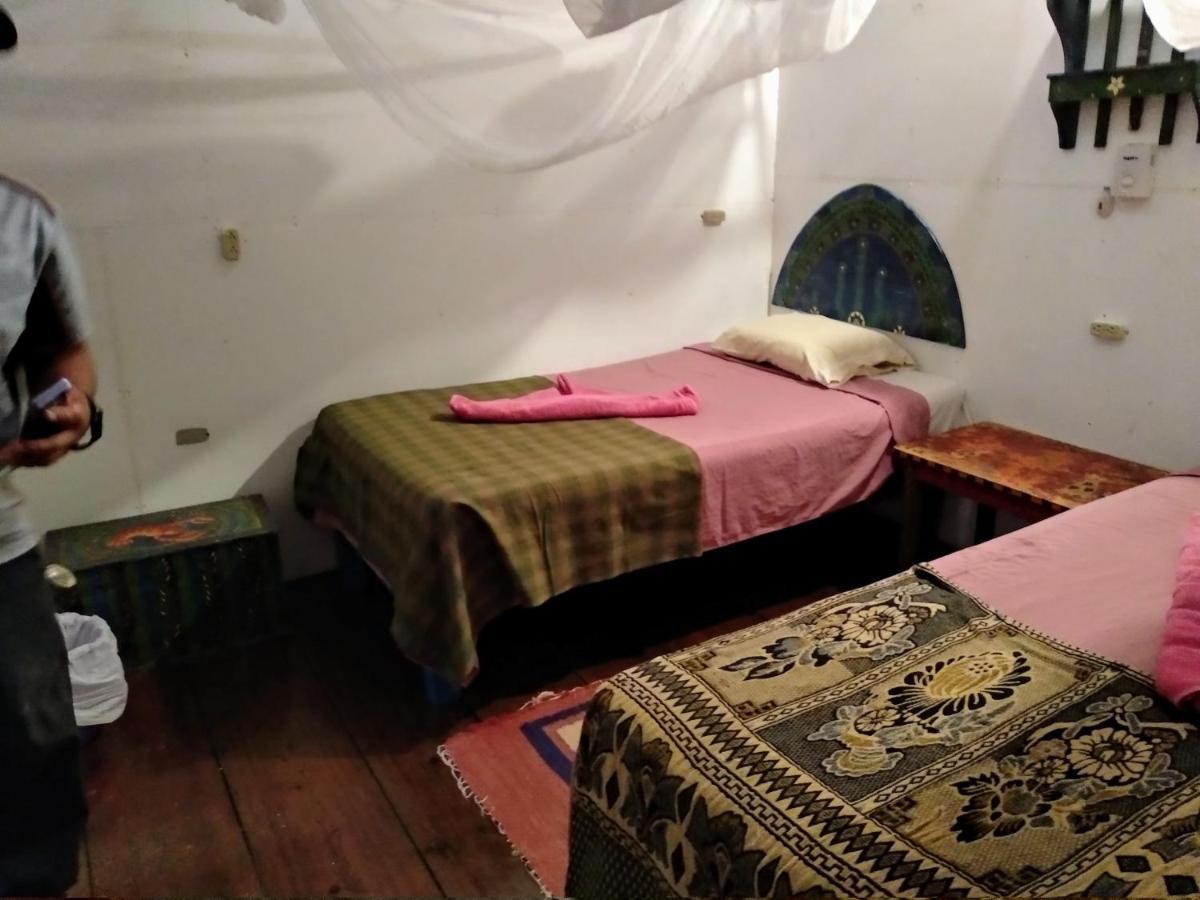 Hotel La Casa Rosada Lívingston Eksteriør billede
